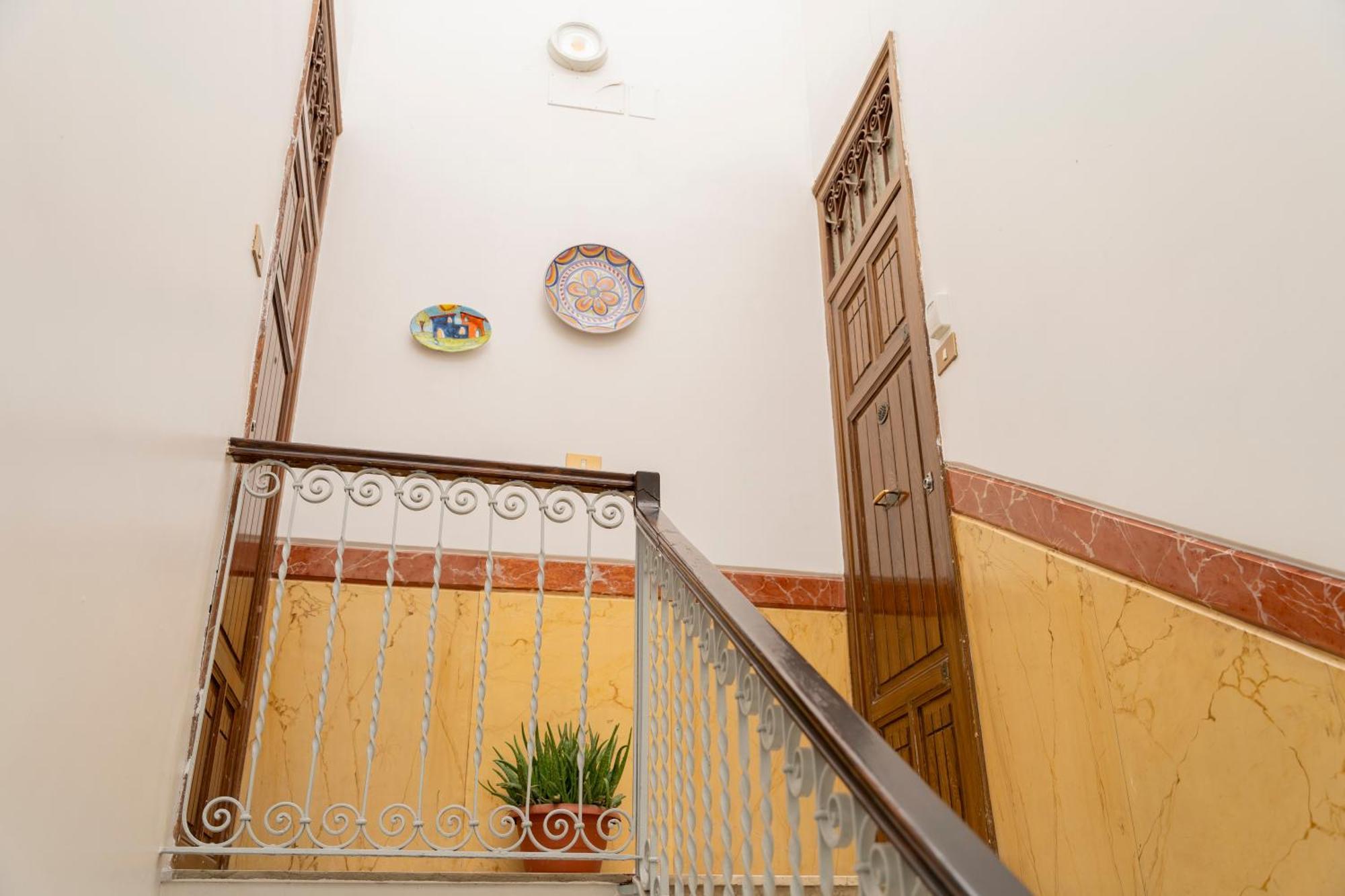 Apartamento Centro Stazione Aeroporto Wi-Fi&Self Check-In Palermo Exterior foto